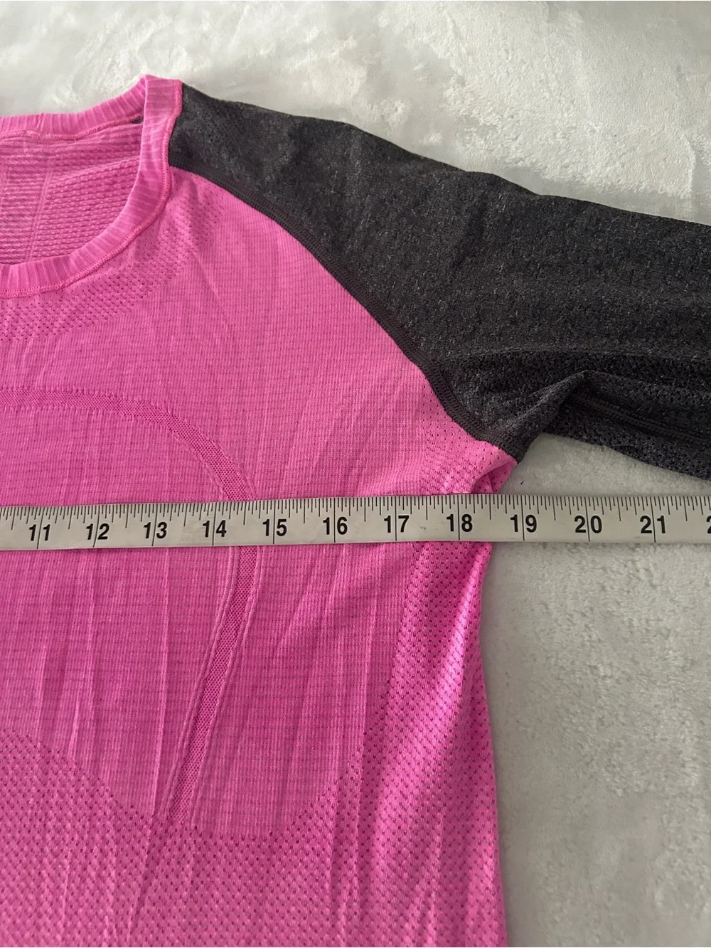 Lululemon Women's 12 Pink Grey Long Sleeve Raglan Swiftly Tech Thumbhole Gym Top